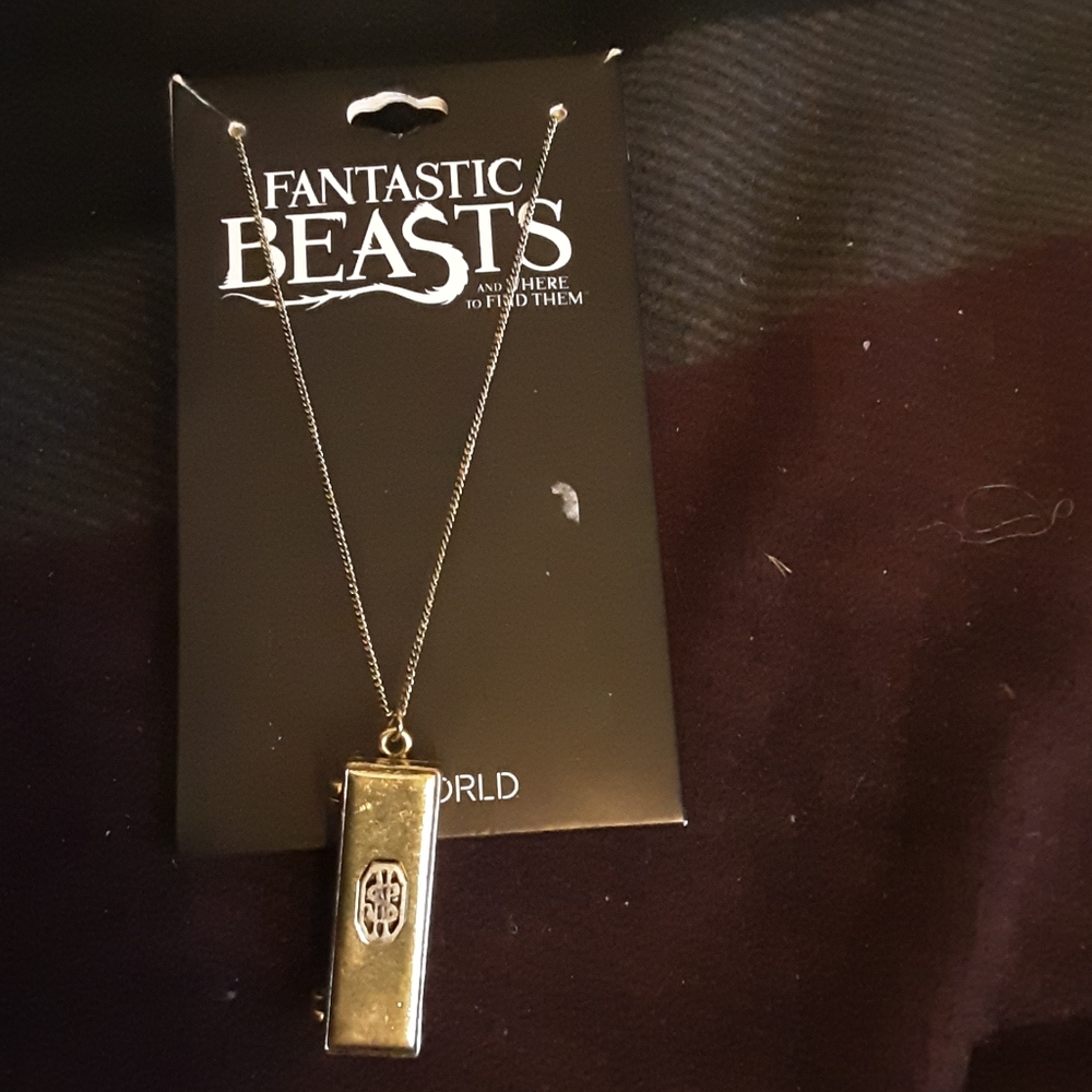 BNIP FANTASTIC BEASTS WAND CASE NECKLACE